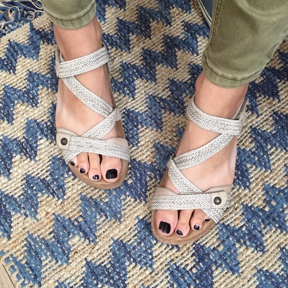 taos navy sandals